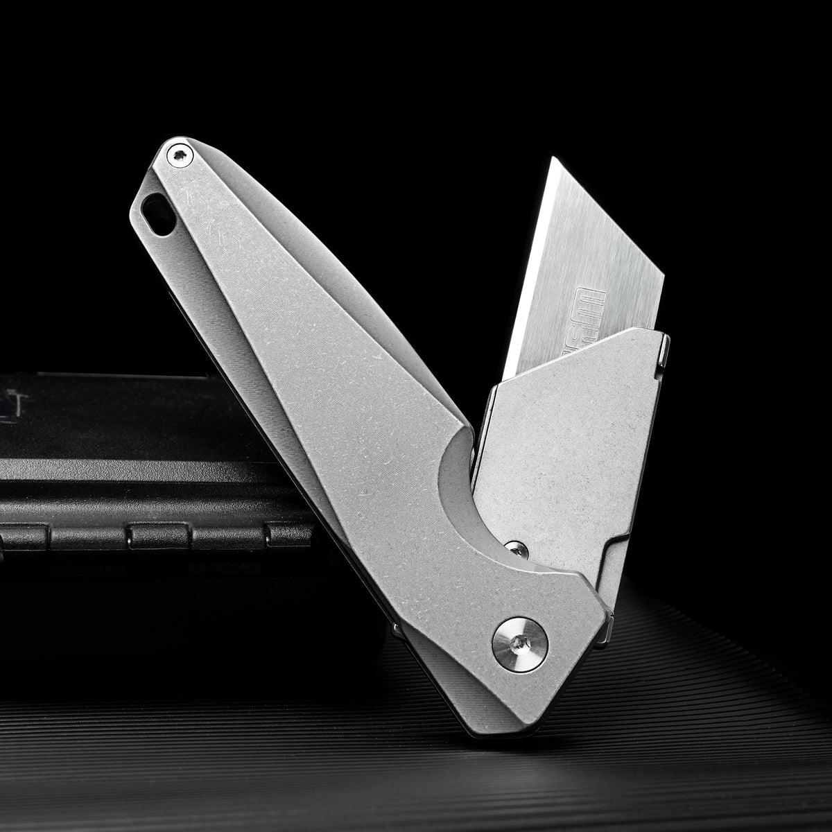 TGQ28 Titanium Stonewash Pocket Folding Utility Cutter