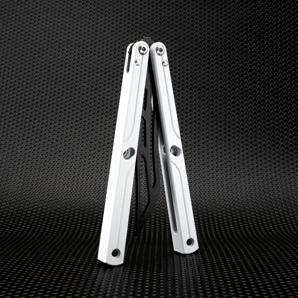 LG09 White - Aluminum Alloy Trainer